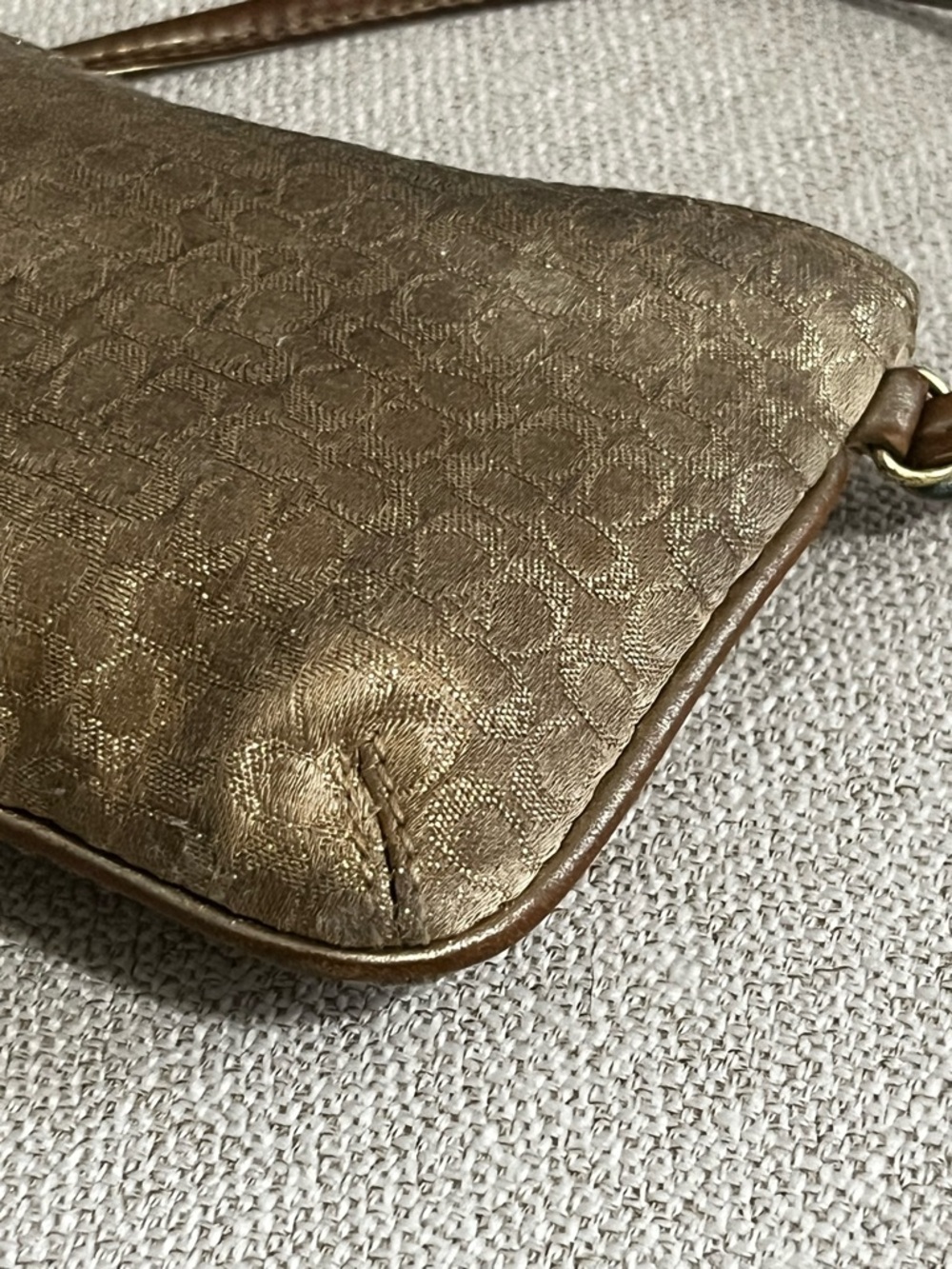 Coach Vintage Gold Signature Metallic Wristlet Clutch GUC - Picture 6 of 9